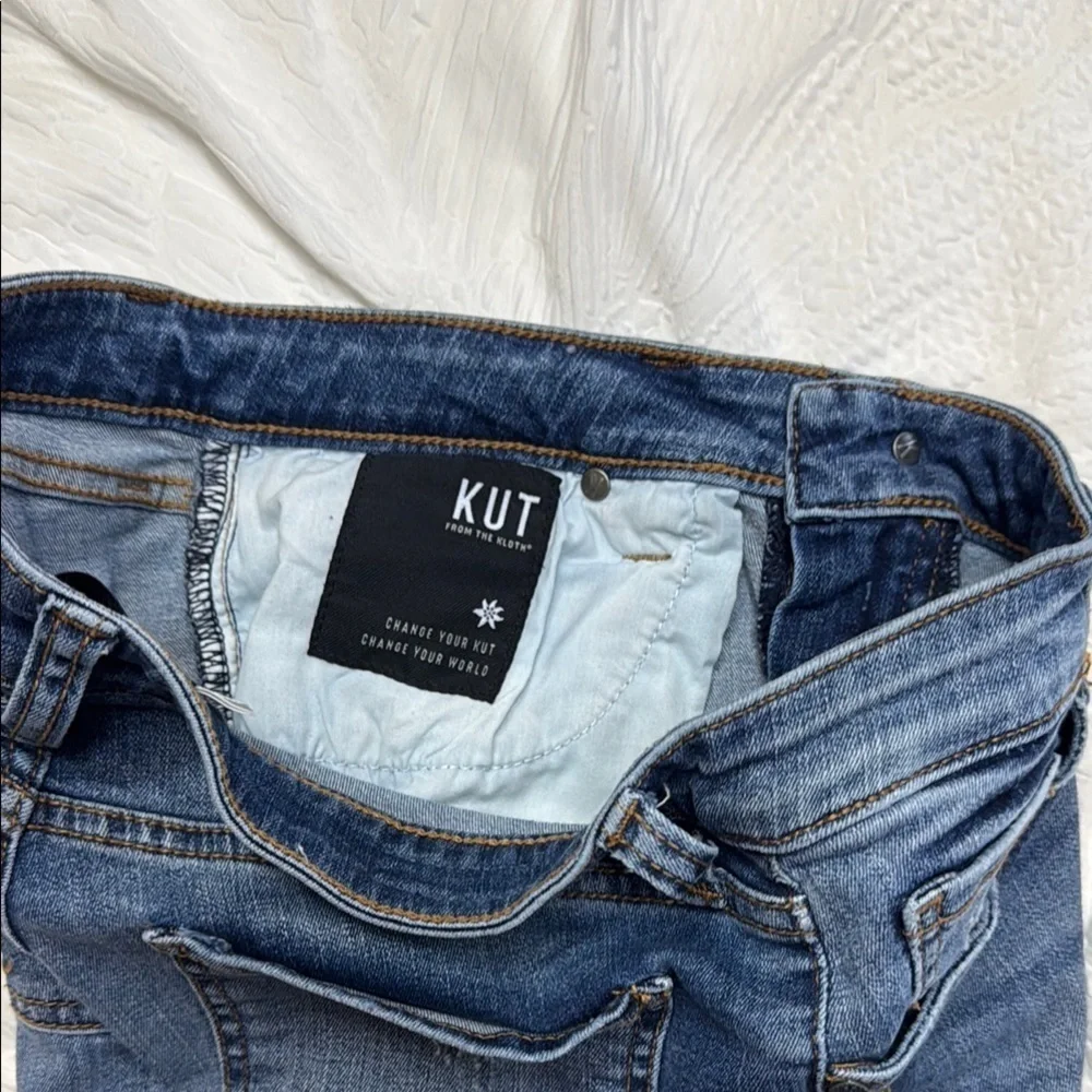 Kut from the Kloth.   Blue Skinny Jeans with Tapered Fit